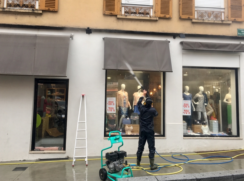 Nettoyage de vitrines de magasin à Lyon