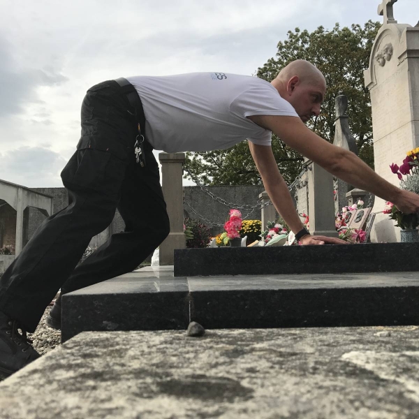 Entreprise de nettoyage de tombe au cimetière à Lyon