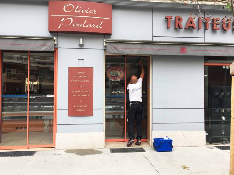 Engager un expert en nettoyage de vitrines et devantures de commerces à Lyon 69